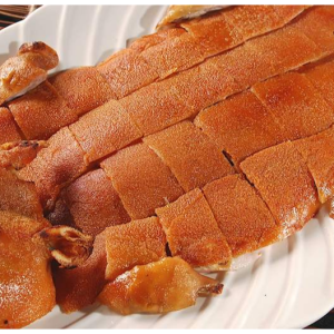 Charcoal Roasted Suckling Pig 脆皮烤猪