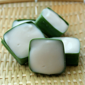 Kueh Tako (Pandan Coconut Chestnut Kueh) 马蹄糕 (Min. 30pcs)