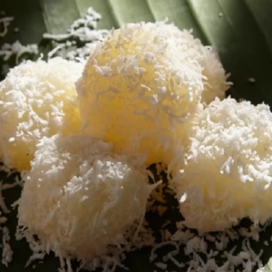 Kueh Ubi Kayu (Tapioca Kueh) 木薯糕 (Min. 30pcs)