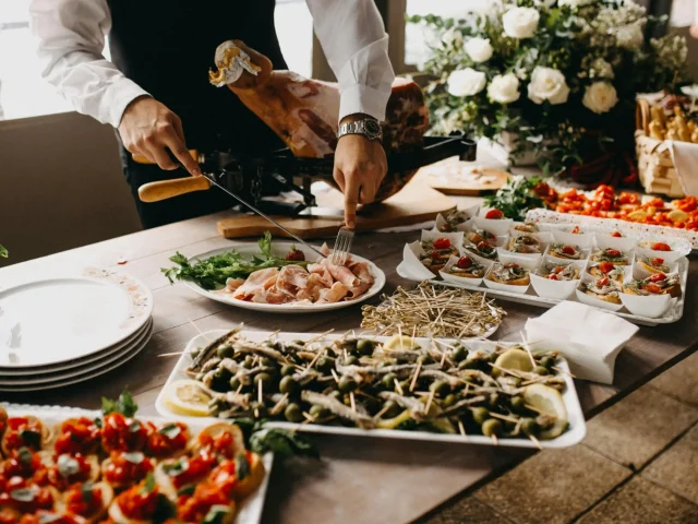 5 Common Mistakes When Booking Buffet Catering in Singapore (And How to Avoid Them)