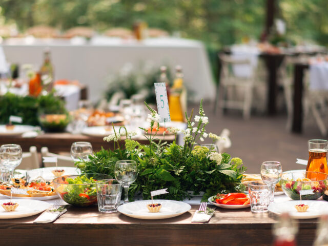 Guide To Catering Outdoor Wedding Reception Meals