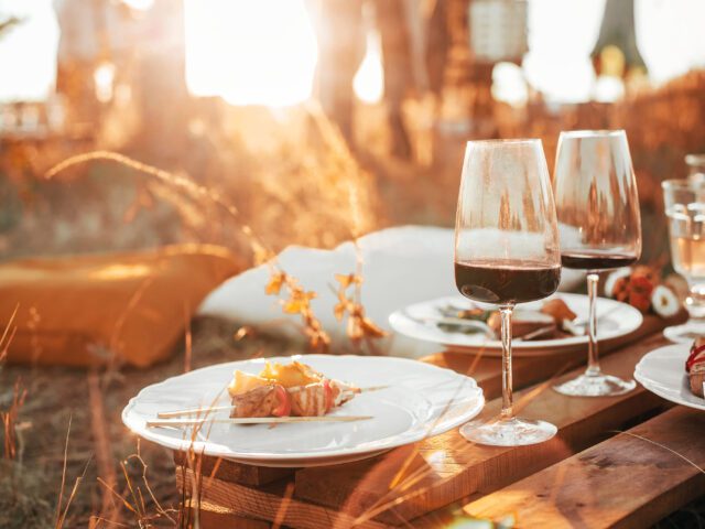 Sun or Rain: Keeping Your Guests Happy with Smart Outdoor Food Setup